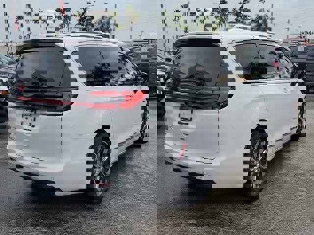 New 2026 Chrysler Pacifica Pinnacle image 4