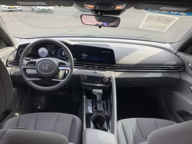 Used 2023 Hyundai Elantra SEL w/ Convenience Package image 6