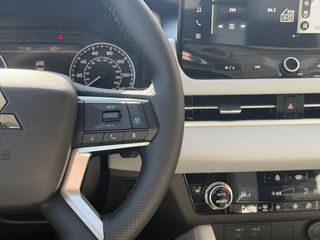 New 2026 Mitsubishi Outlander SE image 11