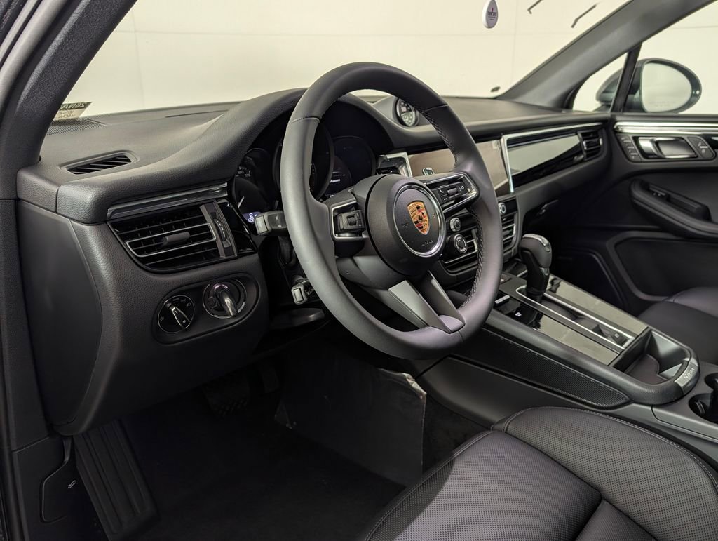 New 2026 Porsche Macan image 4