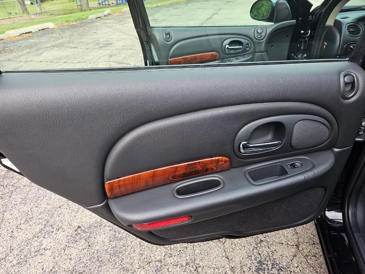 Used 2002 Chrysler 300M image 10