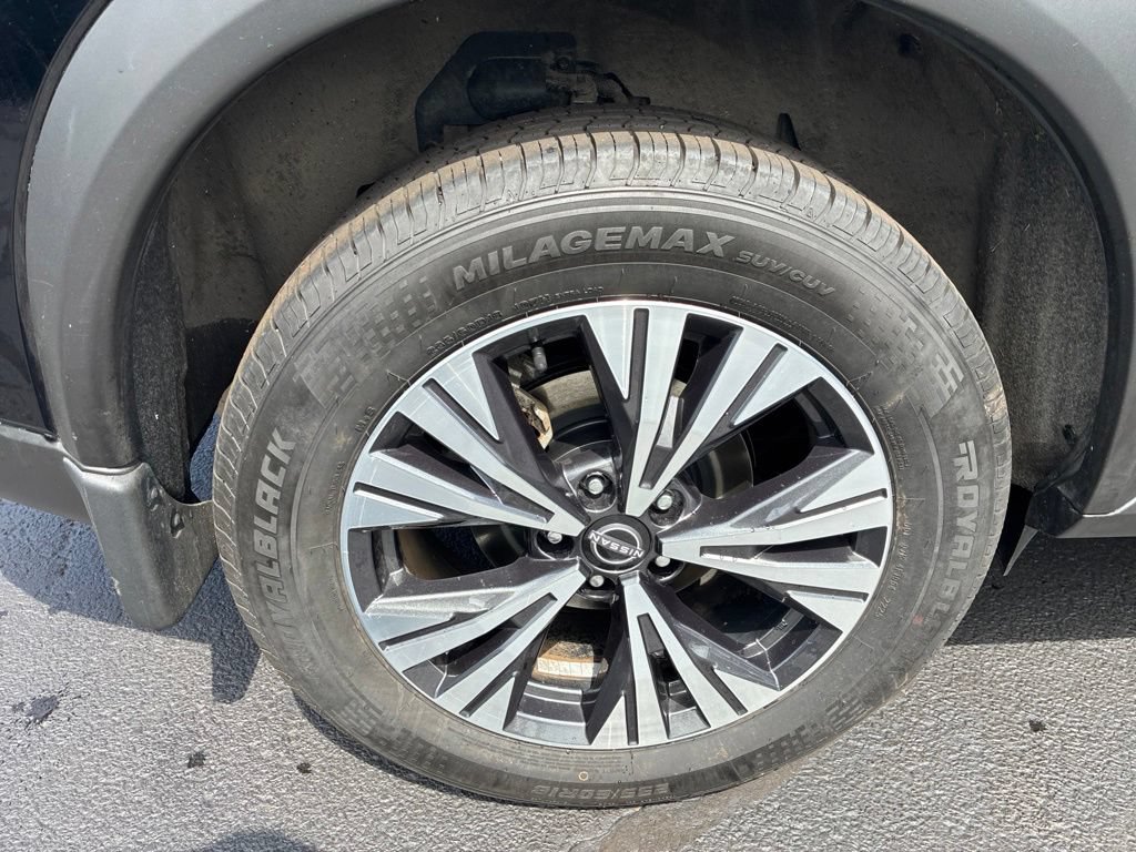 Certified 2023 Nissan Rogue SV w/ SV Premium B Package AWD/4WD image 10