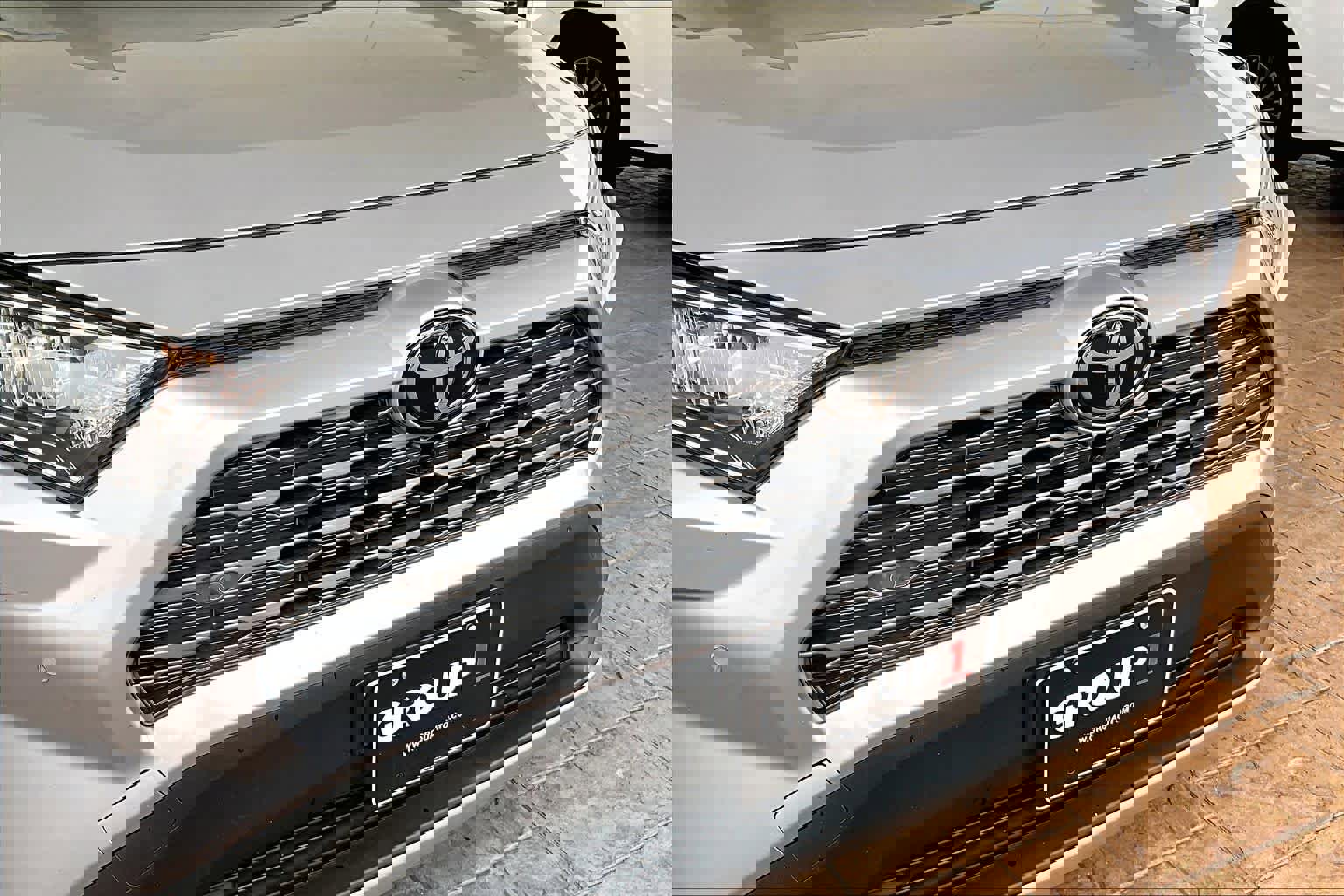 Used 2020 Toyota RAV4 Limited FWD image 28