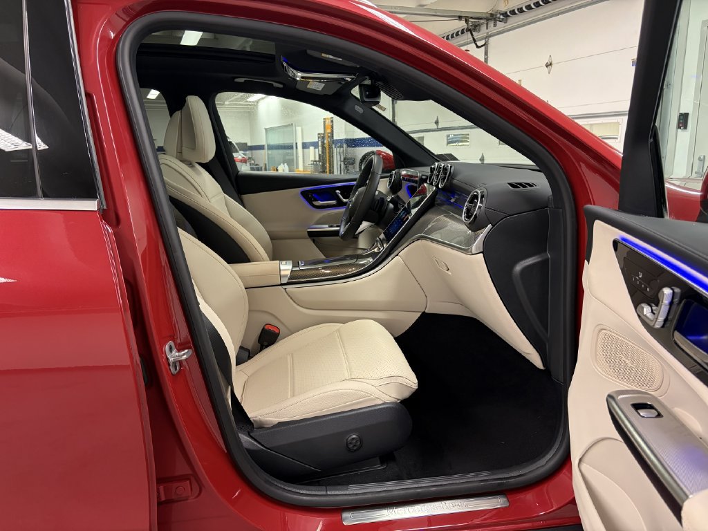 Certified 2025 Mercedes-Benz GLC 300 4MATIC image 19