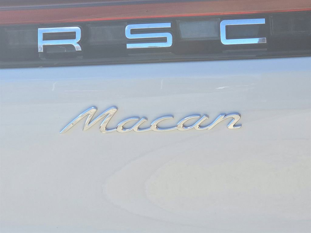 Certified 2022 Porsche Macan image 28