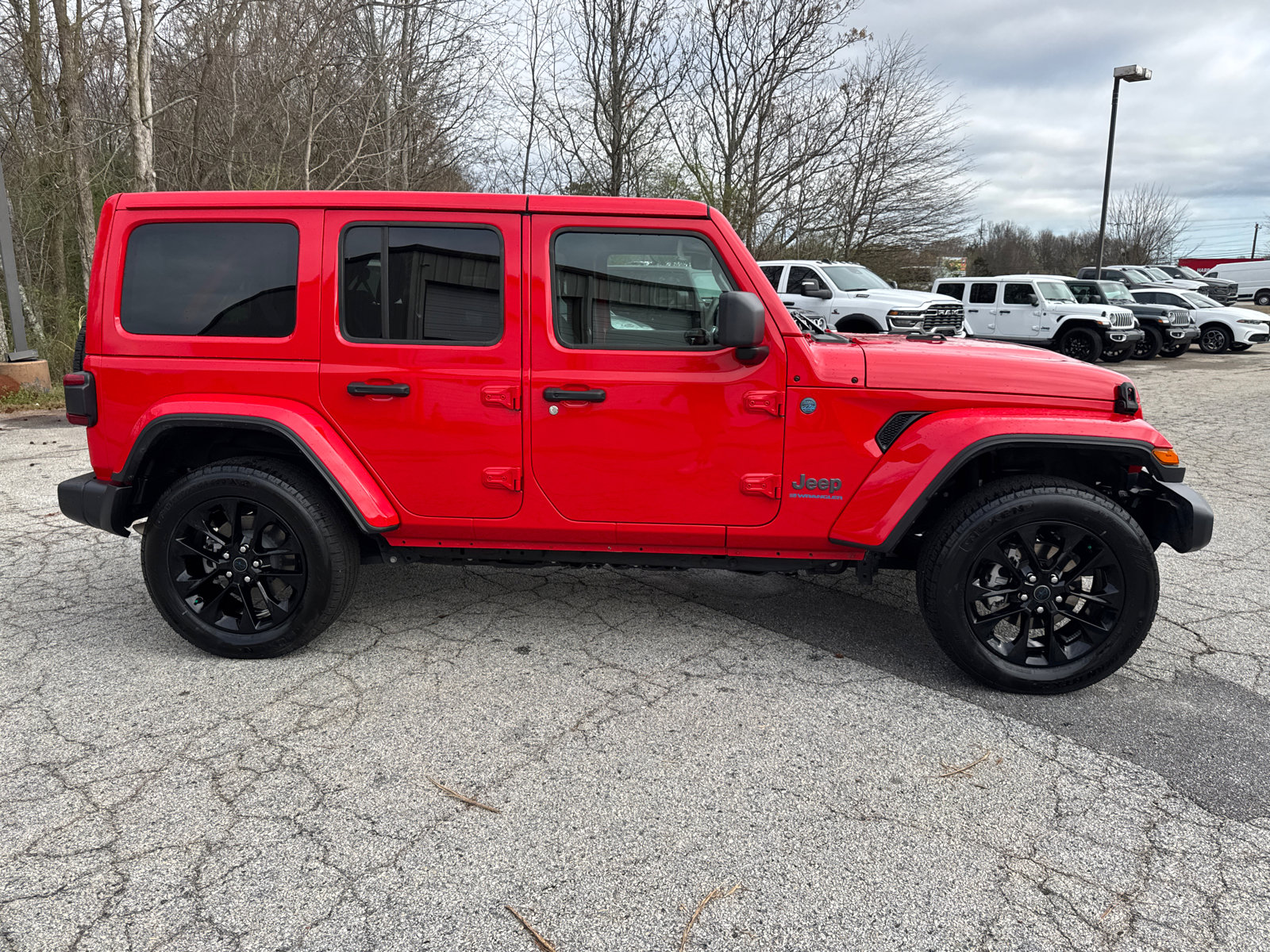 Used 2025 Jeep Wrangler Sahara w/ Safety Group AWD/4WD image 4