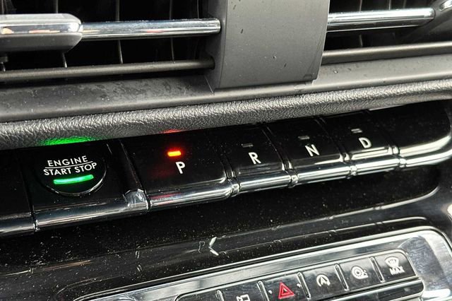 Used 2025 Lincoln Corsair FWD w/ Rear Removable Package Tray image 20