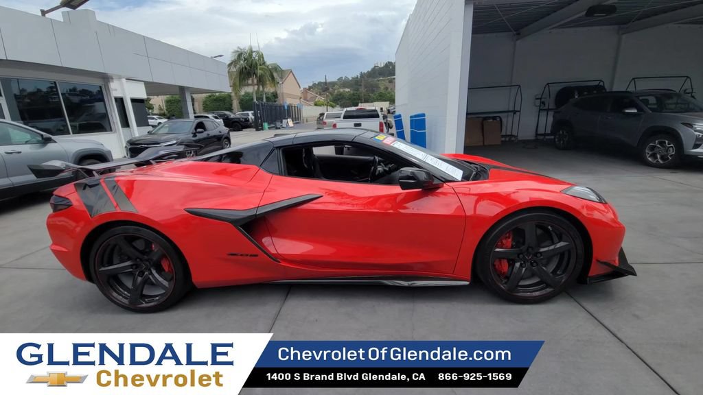 Used 2024 Chevrolet Corvette Z06 w/ Z07 Performance Package RWD image 9