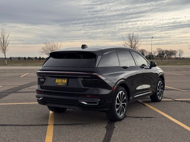 Used 2024 Lincoln Nautilus Reserve w/ Equipment Group 203A AWD/4WD image 3