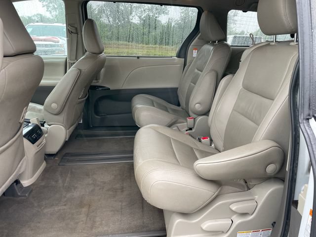 Used 2019 Toyota Sienna XLE FWD image 29
