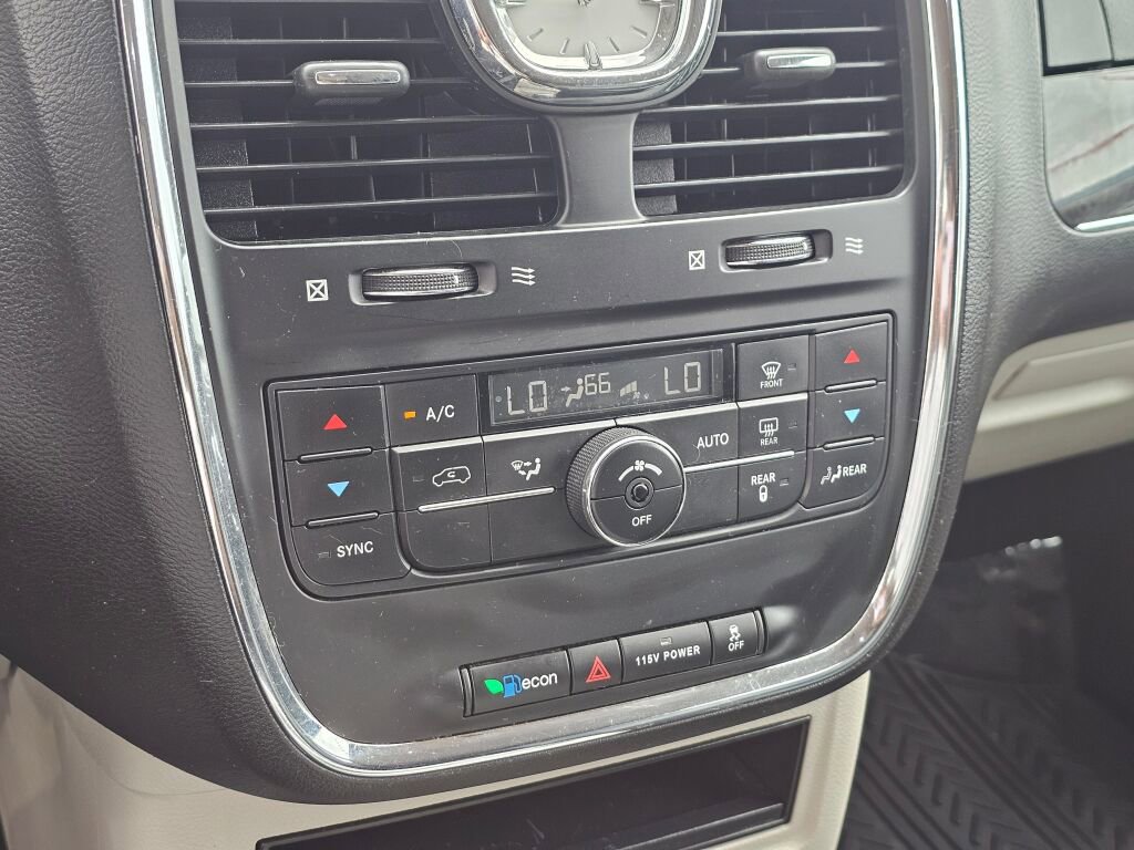 Used 2016 Chrysler Town & Country Touring image 36
