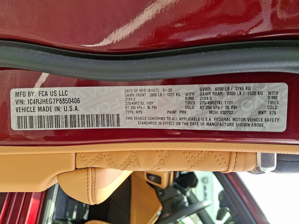 Used 2023 Jeep Grand Cherokee Summit AWD/4WD image 31