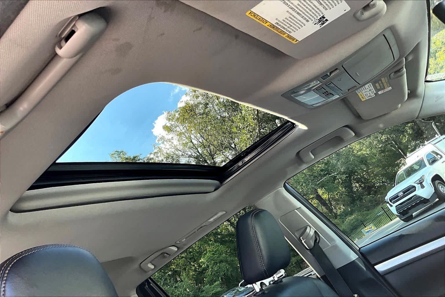 Used 2016 Toyota Highlander XLE AWD/4WD image 14