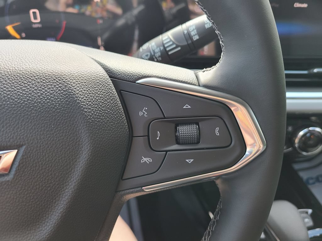 New 2026 Chevrolet Trax LT w/ Midnight Edition FWD image 27