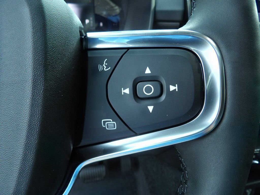 New 2025 Volvo XC40 B5 Plus w/ Climate Package AWD/4WD image 21