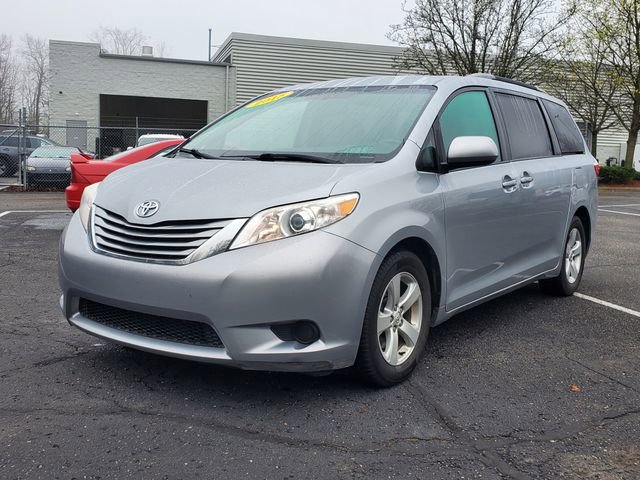 Used 2015 Toyota Sienna LE FWD image 2