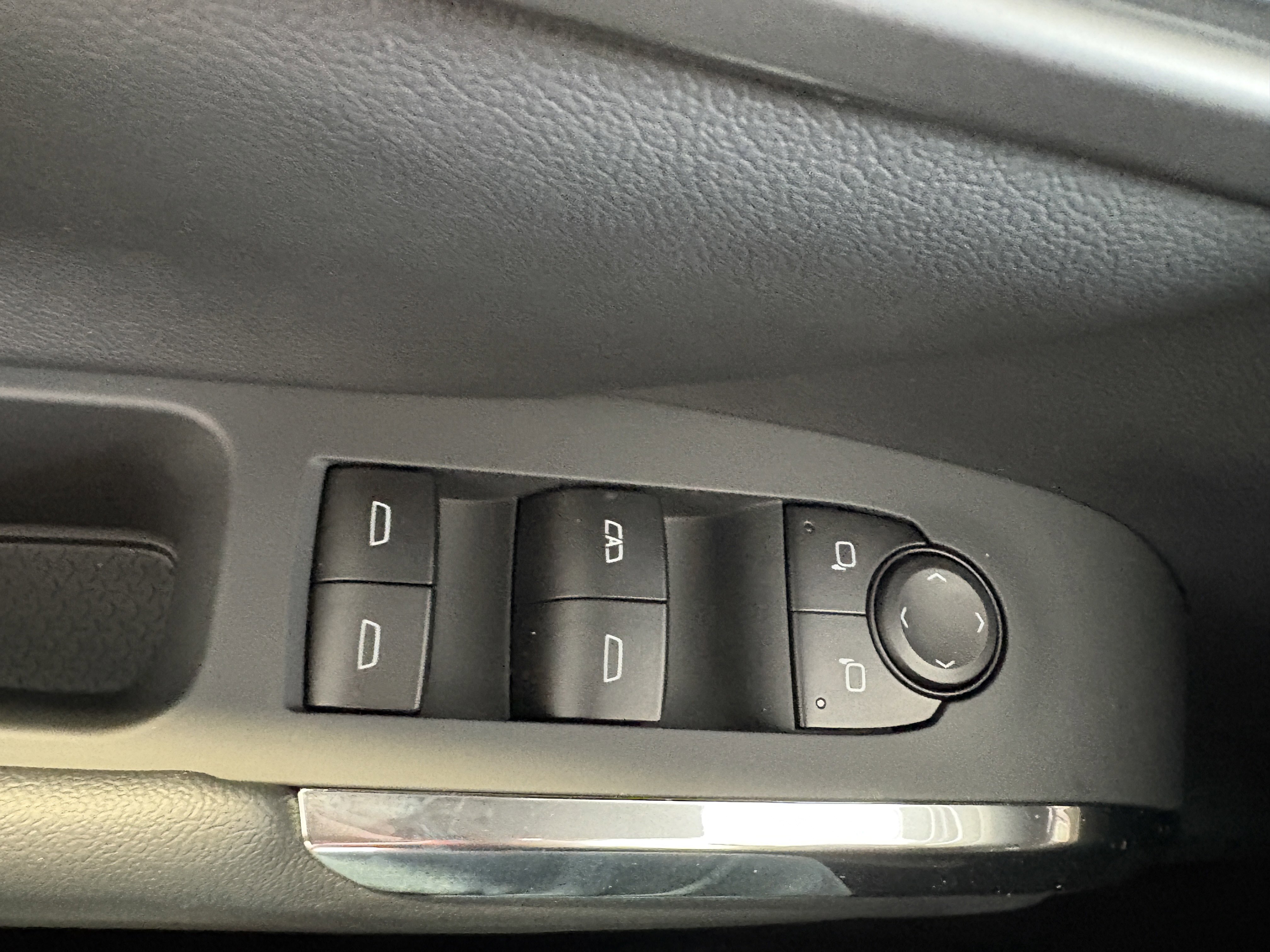 New 2026 Chevrolet Traverse LT w/ Sun and Wheel Package image 10