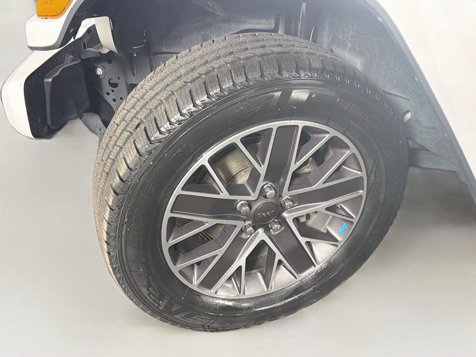 Used 2023 Jeep Wrangler Unlimited Sahara AWD/4WD image 38