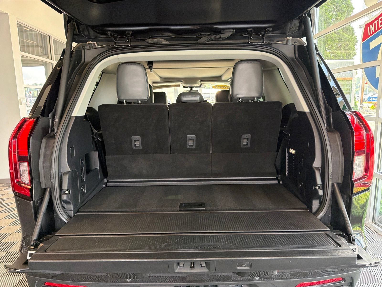 Used 2025 Ford Expedition Active AWD/4WD image 12