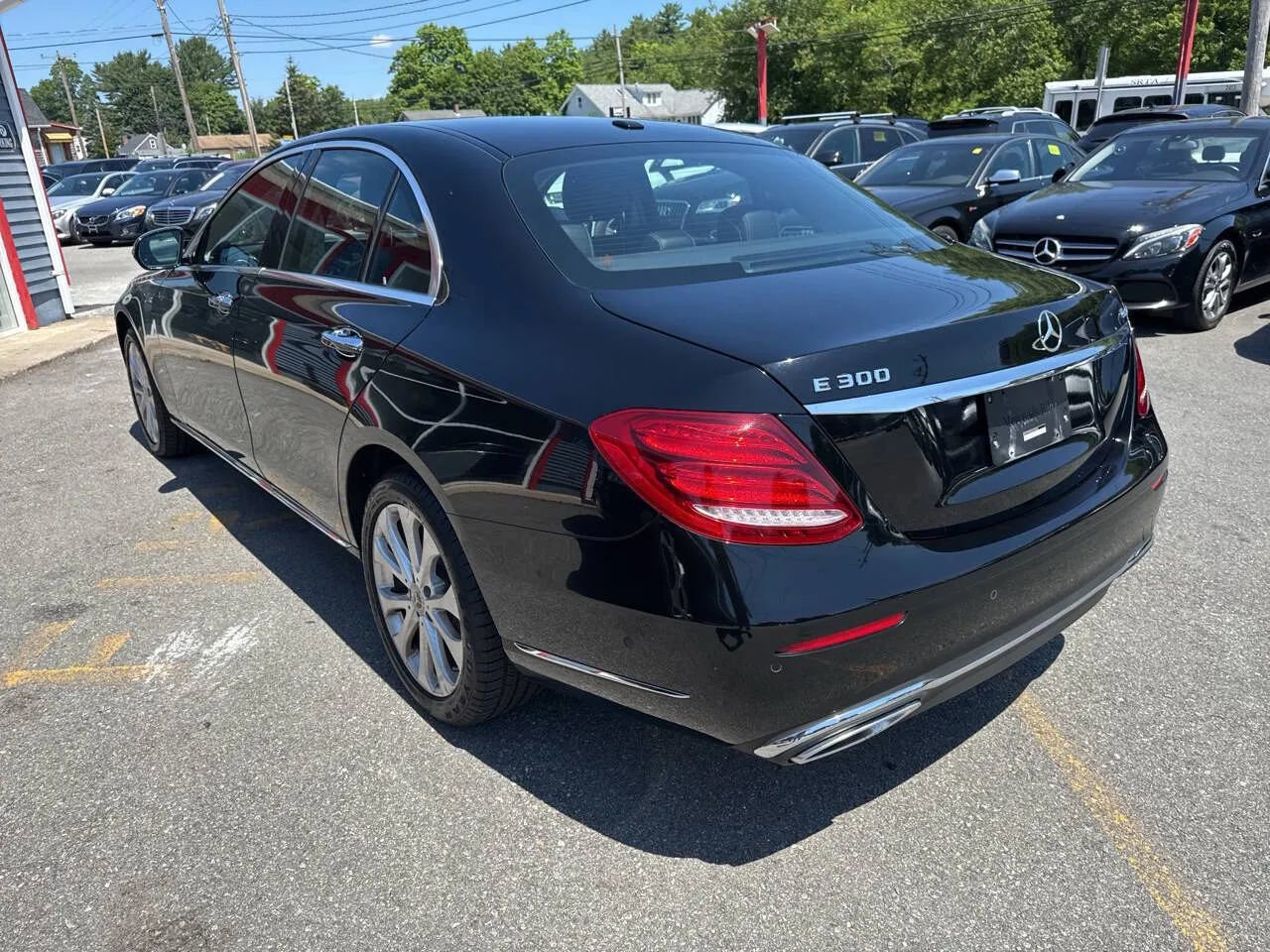 Used 2017 Mercedes-Benz E 300 4MATIC image 8