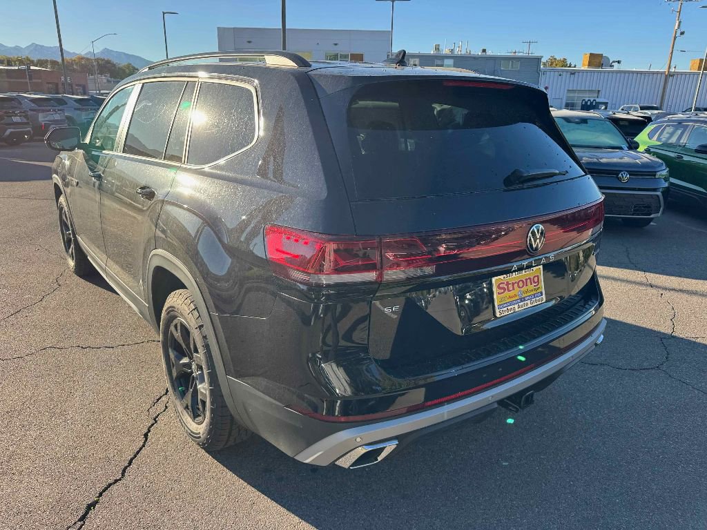 New 2026 Volkswagen Atlas Peak Edition image 2