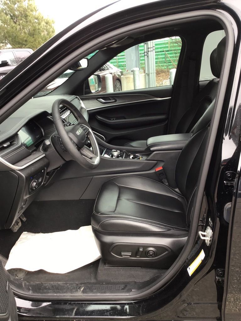 Used 2024 Jeep Grand Cherokee Limited 4xe image 8