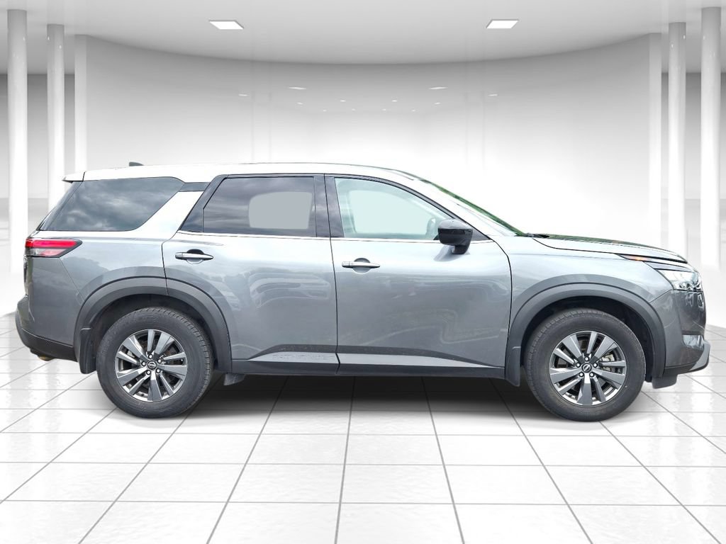 Used 2024 Nissan Pathfinder S FWD image 2