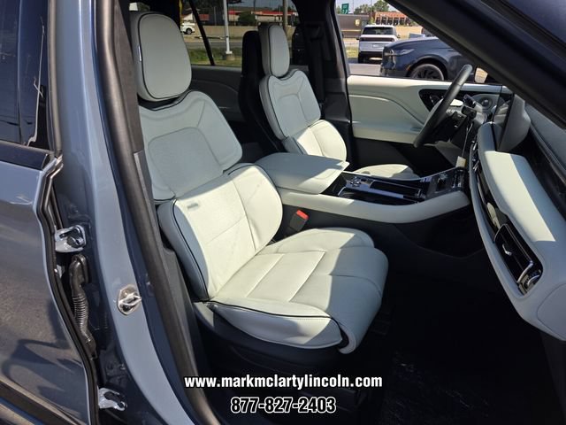 New 2026 Lincoln Aviator Black Label w/ Black Label Special Edition AWD/4WD image 13