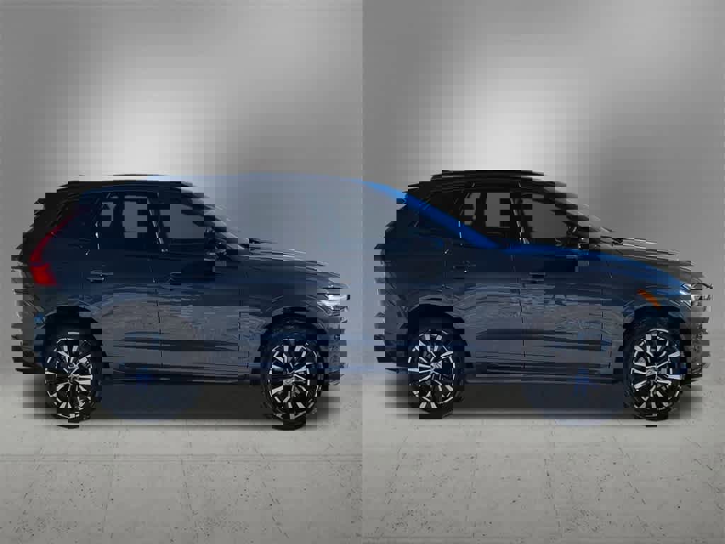 Used 2025 Volvo XC60 B5 Plus image 7