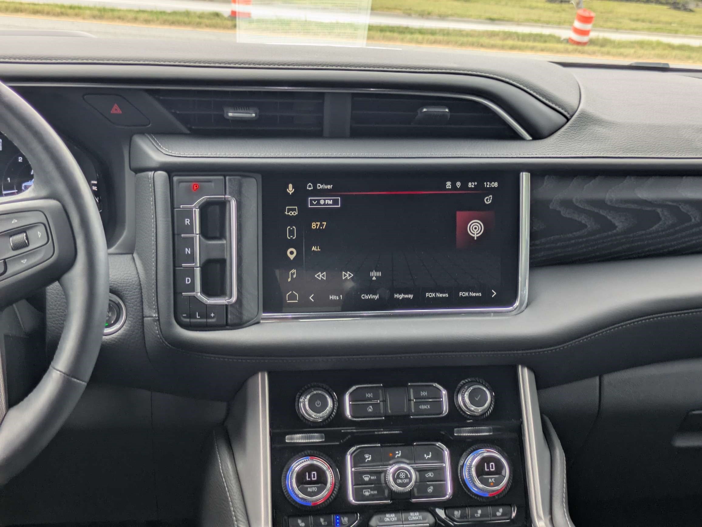 Used 2024 GMC Yukon Denali w/ Advanced Technology Package AWD/4WD image 25