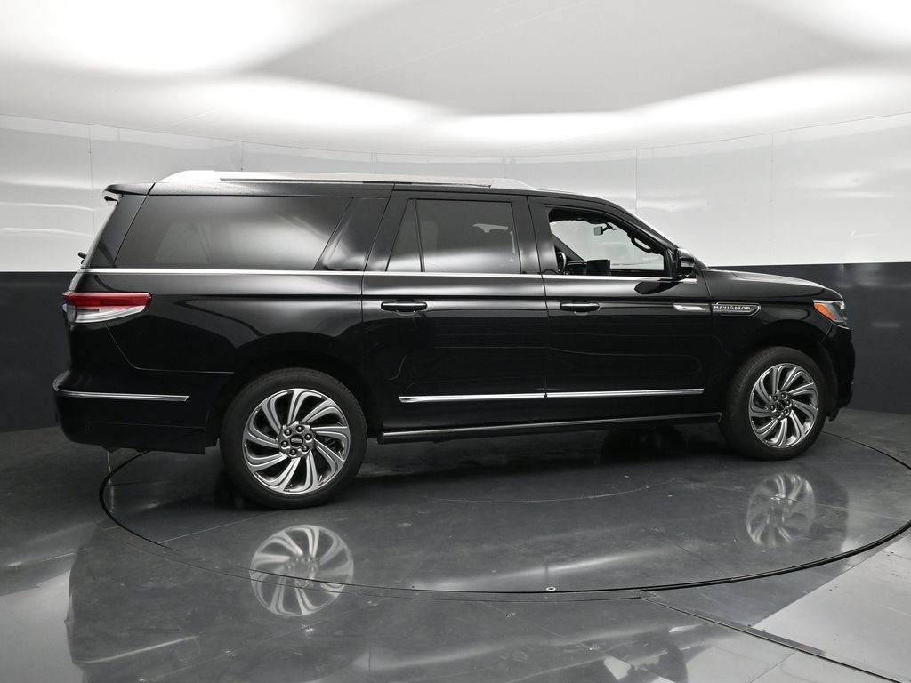 Used 2022 Lincoln Navigator L Reserve AWD/4WD image 4
