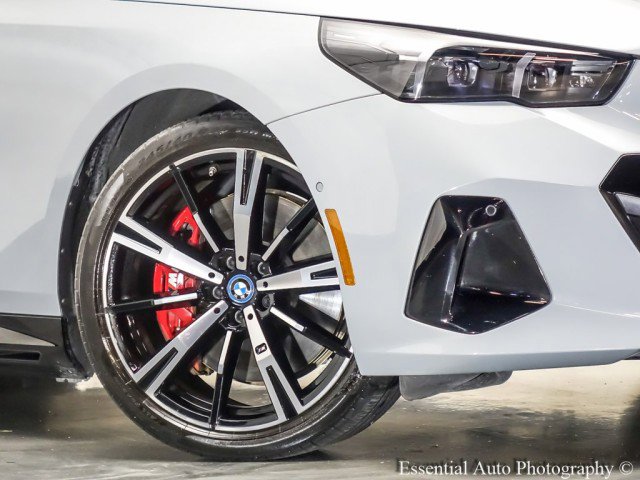 Used 2024 BMW i5 M60 w/ Premium Package image 3