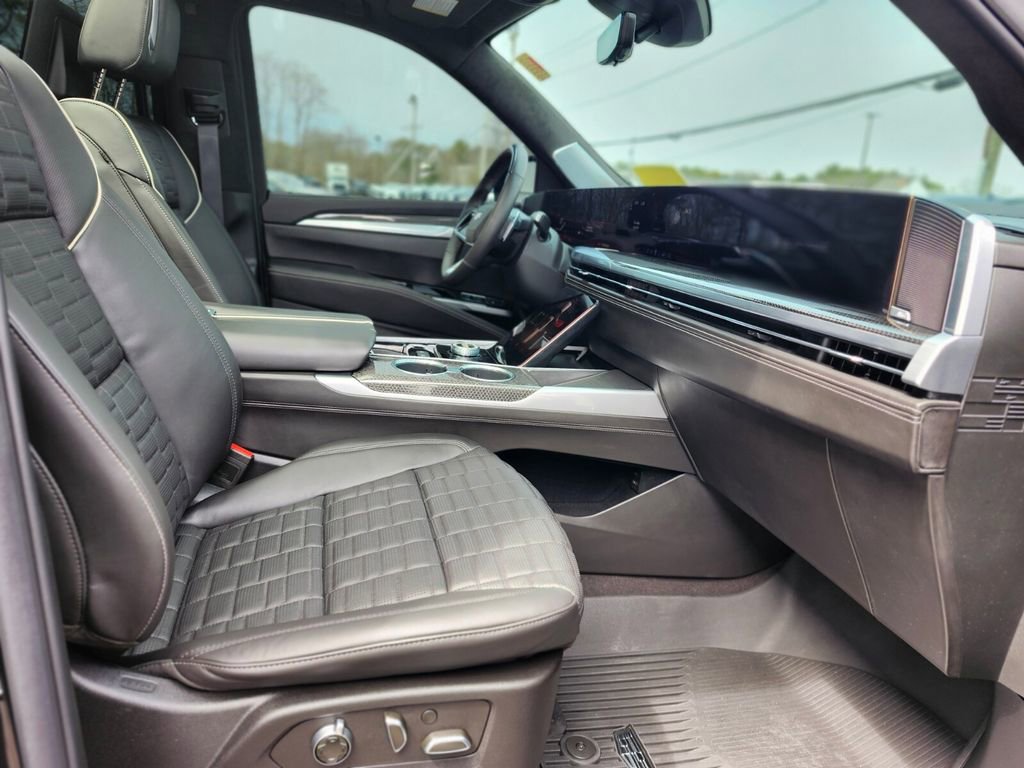 Certified 2025 Cadillac Escalade V w/ LPO, Floor Liner Package image 9