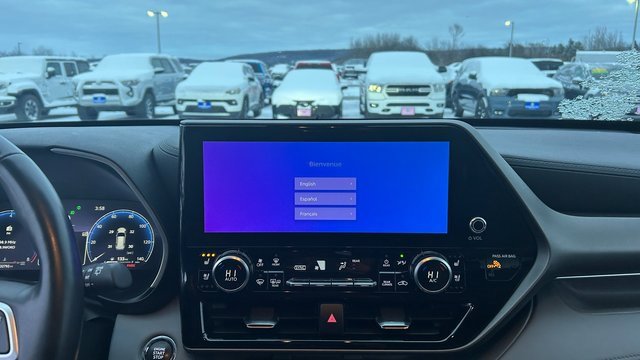 Used 2023 Toyota Highlander Limited image 28