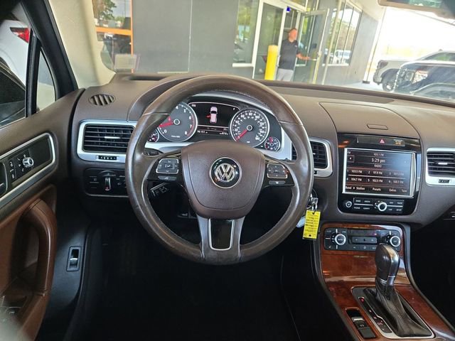Used 2013 Volkswagen Touareg VR6 image 24