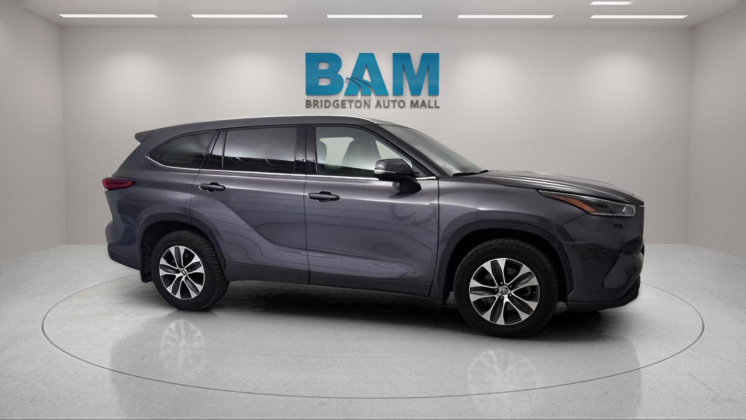 Used 2021 Toyota Highlander XLE image 16