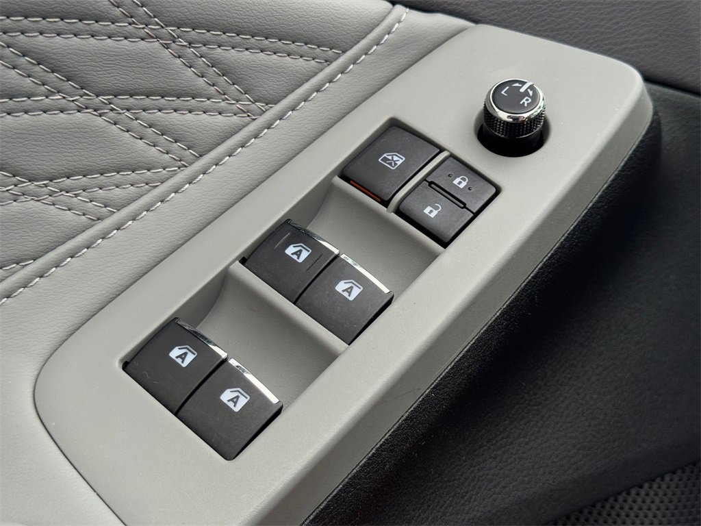 Certified 2019 Toyota Avalon Limited w/ Advanced Safety Package image 11