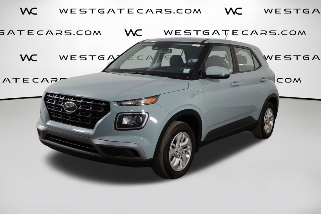 Used 2025 Hyundai Venue SE FWD image 1