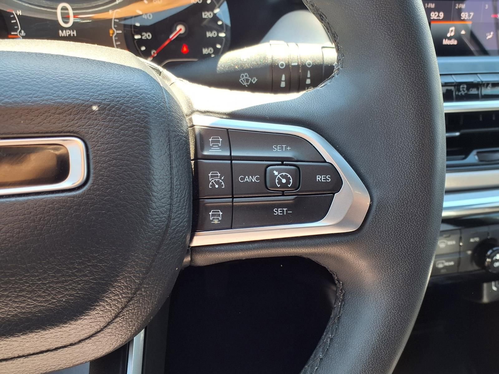 Used 2024 Jeep Compass Limited image 16