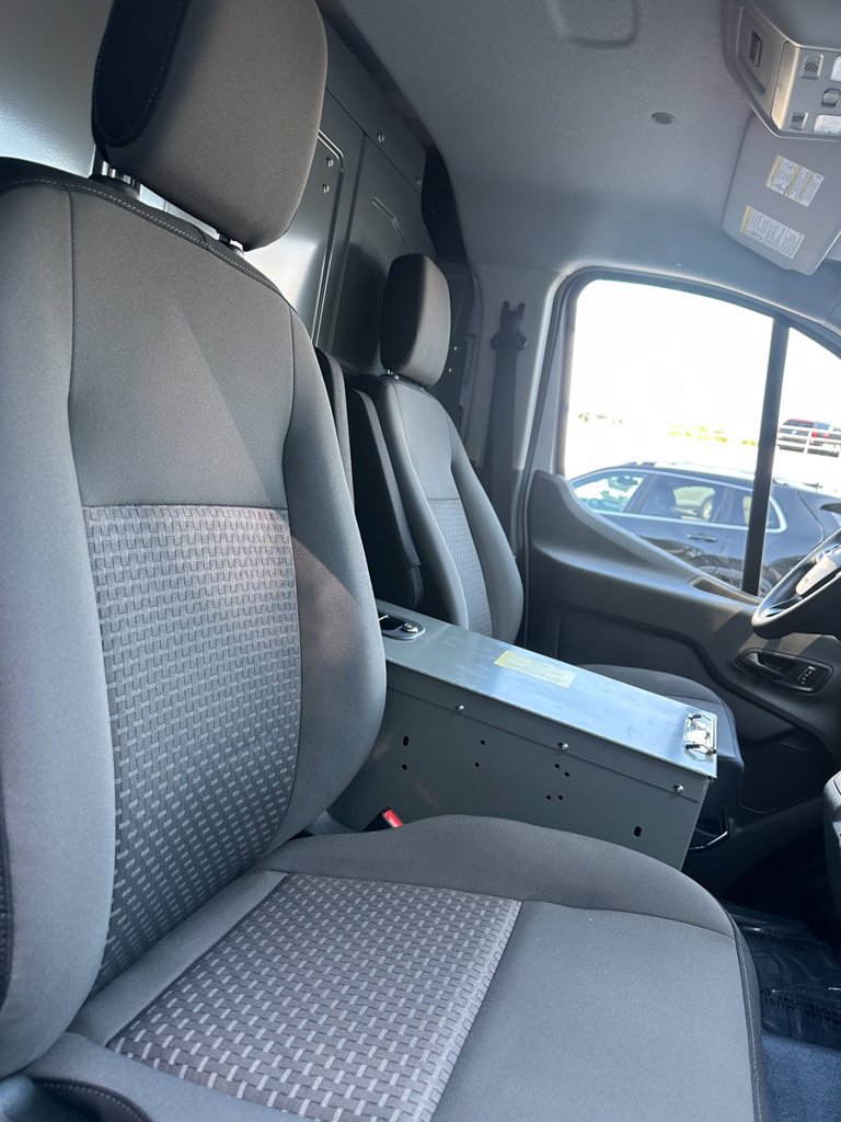 Used 2024 Ford E-Transit Low Roof RWD image 28