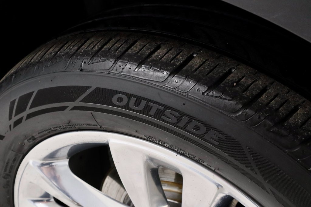 Certified 2019 Ford Explorer Limited w/ Class III Trailer Tow Package image 21