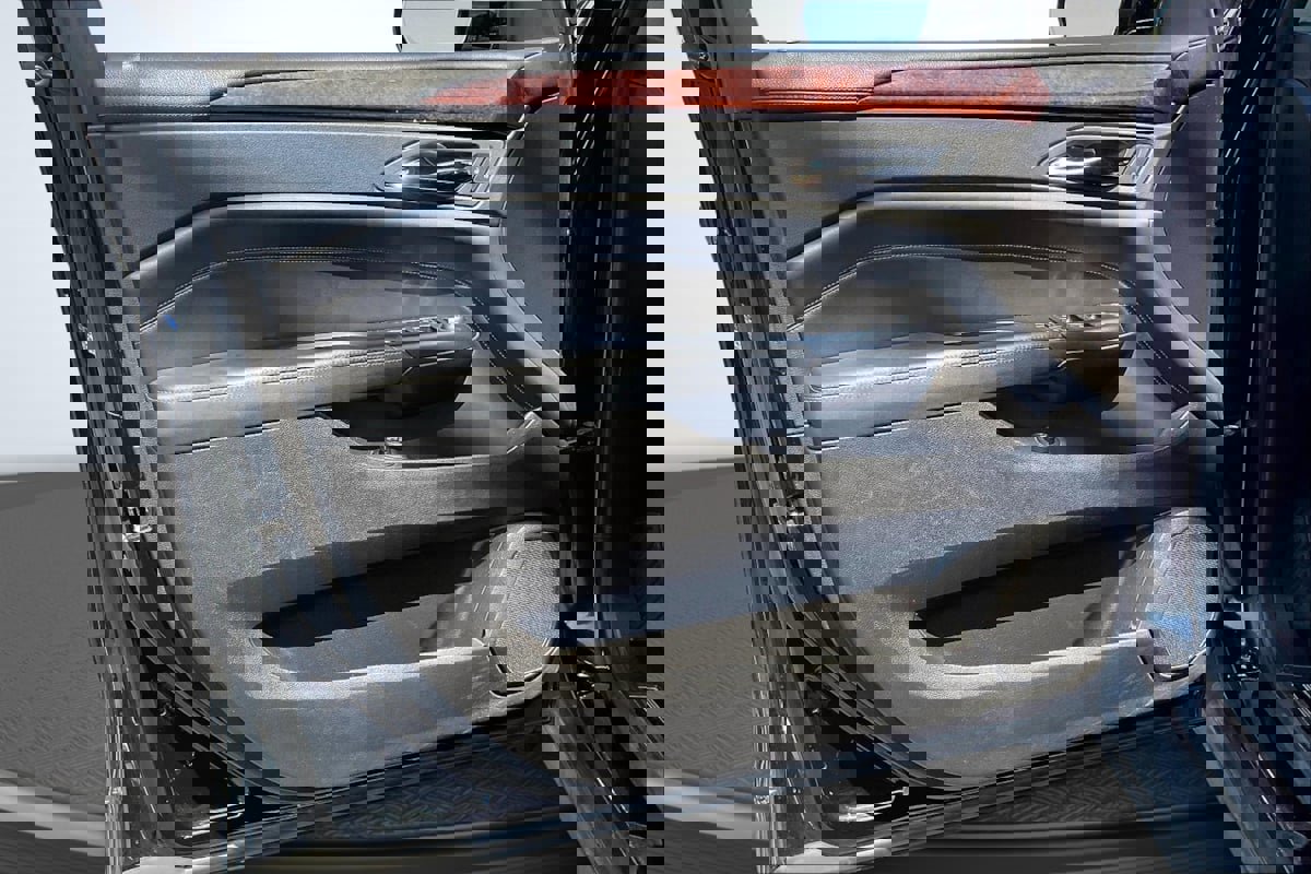 Used 2016 Cadillac SRX Luxury image 23