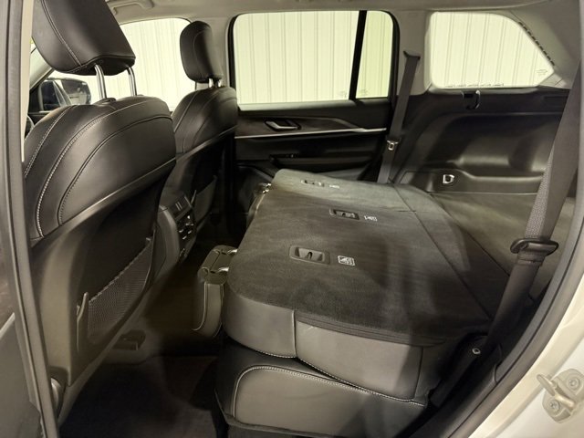 Used 2023 Jeep Grand Cherokee Limited image 30