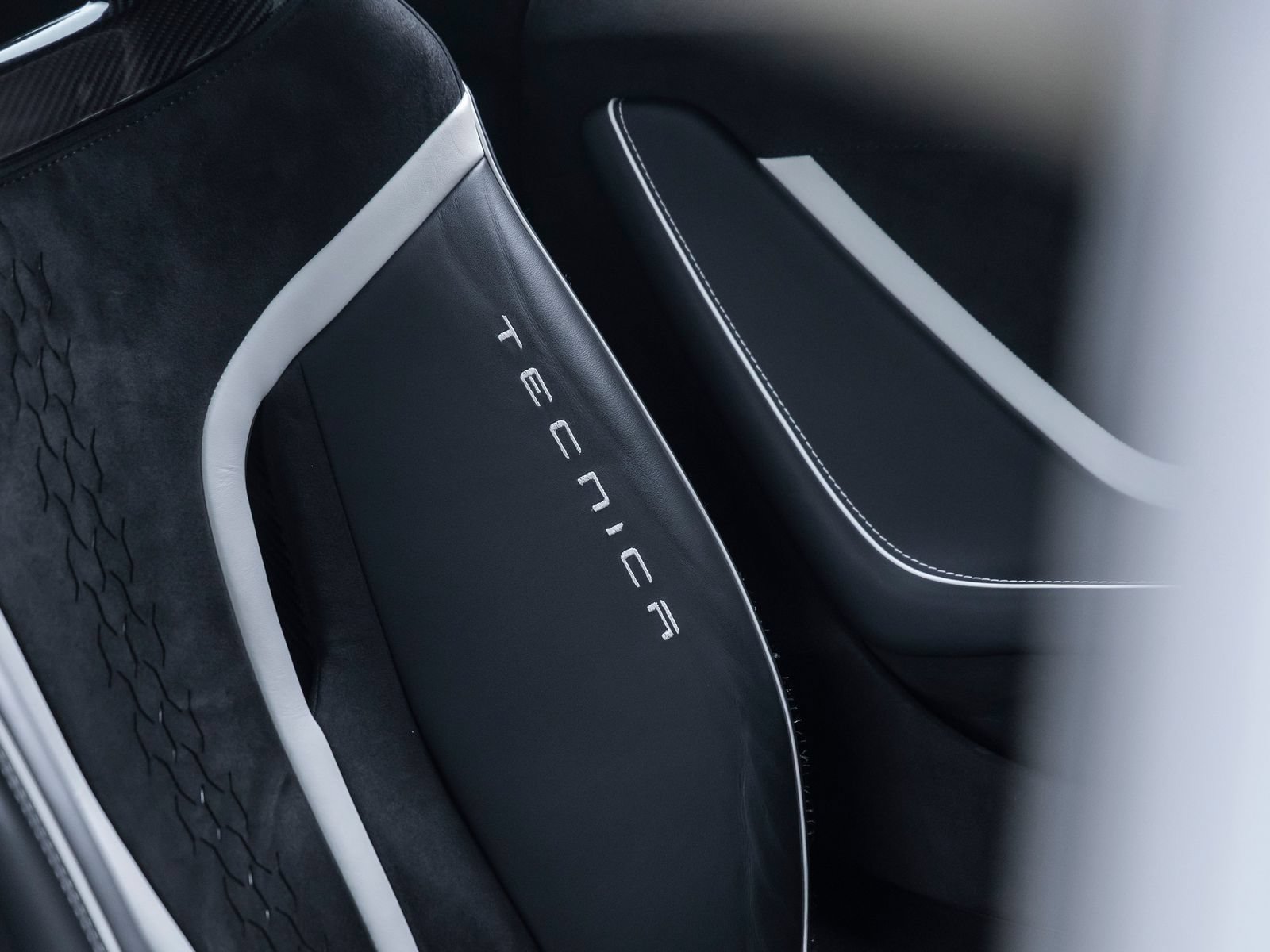 Used 2023 Lamborghini Huracan Tecnica RWD image 35