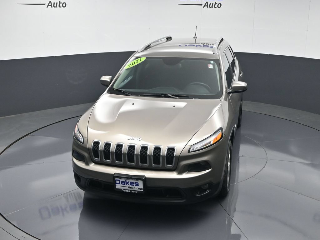 Used 2017 Jeep Cherokee Latitude w/ Cold Weather Group FWD image 43
