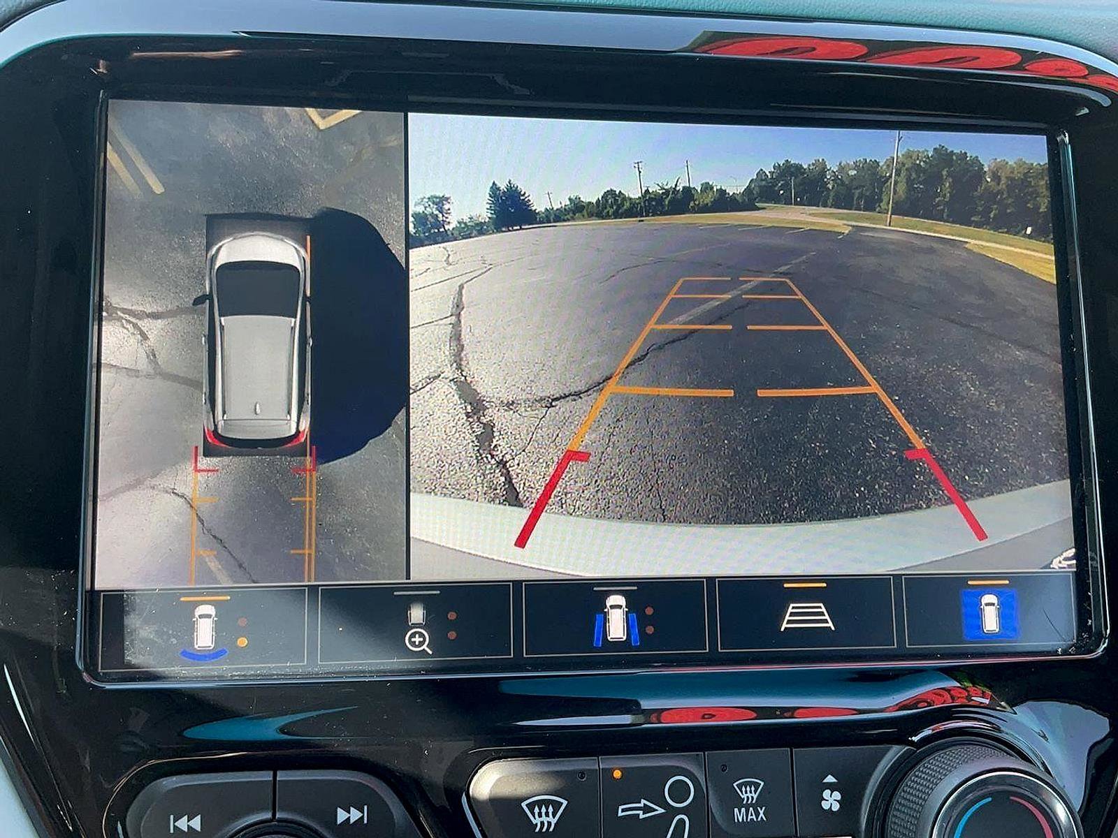 Used 2021 Chevrolet Bolt Premier w/ Infotainment Package image 27