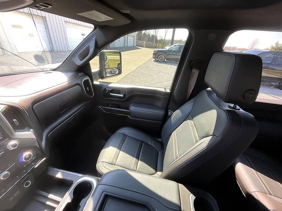 Used 2022 GMC Sierra 2500 Denali w/ Denali Ultimate Package image 32