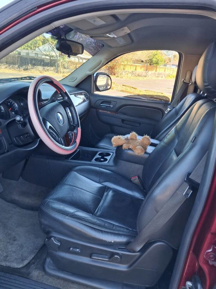 Used 2010 Chevrolet Tahoe LT image 2