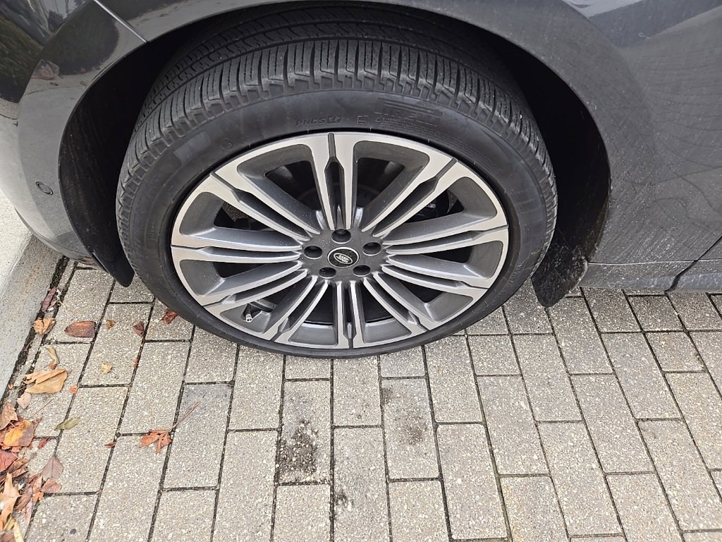 Used 2025 Land Rover Range Rover Sport Dynamic SE image 10