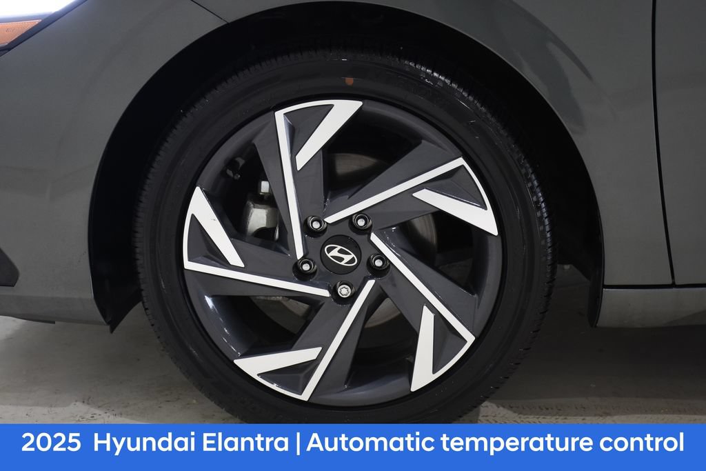 Certified 2025 Hyundai Elantra SEL FWD image 7